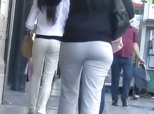 Great ass of the candid amateur babe in the street 03zb