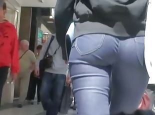 Beauty in tight white pants stars in a candid street video