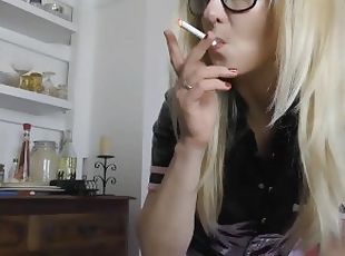 Stakla, Školarka, Amaterski, Pov, Koledž, Plavuše, Tanki, Fetiš, Lateks, Pušenje (Smoking)