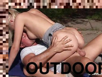 Horny blonde teen gets fucked and facialized outdoors