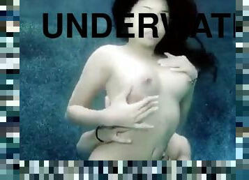 Aaliyah hadid underwater