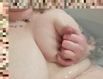 bañando, tetas-grandes, amateur, madurita-caliente, regordeta, fetichista, leche, morena, tatuaje, lactando