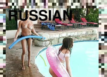 veľké-prsia, pička, ruské, žena, zlatíčka, lesbické, milfka, bazén, kráska, krásne