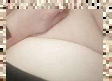 gros-nichons, clito, poilue, masturbation, chatte-pussy, amateur, belle-femme-ronde, doigtage, blonde, britannique