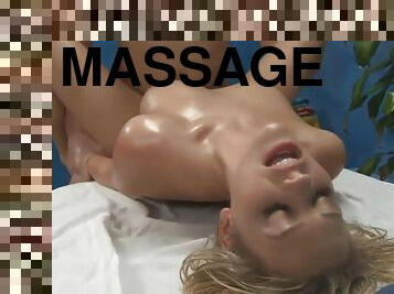 Mia Malkova enjoys erotic massage