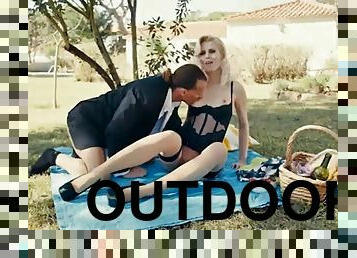 Glamour blonde fucking outdoors