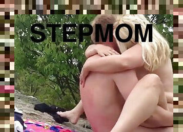 Real stepmom cheryl strips and fucks during nature hike