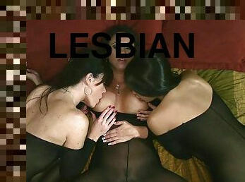 malaking-suso, orgy, pagtalsik, baguhan, tomboy-lesbian, milf, latina, grupong-seksual, tatluhan, istaking-stockings