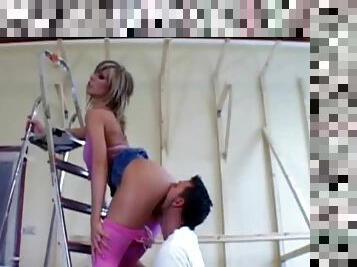 Babe in pink pantyhose arouses construction worker