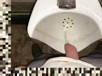 pisser, public, amateur, énorme-bite, point-de-vue, toilette, fétiche, solo, bite