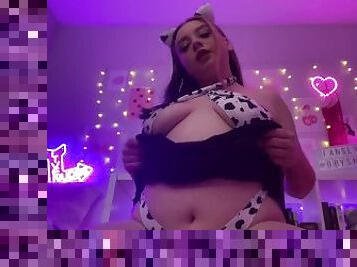 chubby egirl in a cow outfit jiggles for you