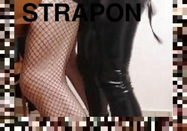 strapon, anal, bdsm, slave, tøs, første-gang, ydmygelse, røvhul, jomfru-virgin, dominans