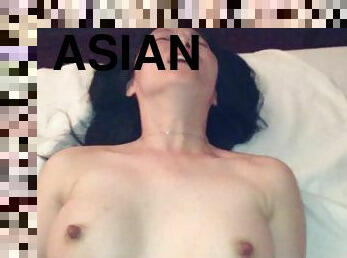 asiatique, amateur, fellation, ejaculation-sur-le-corps, branlette, massage, trio, brunette