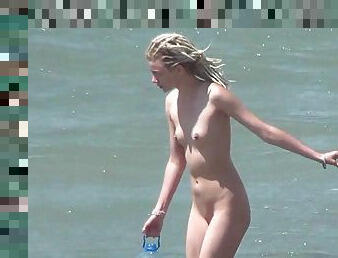 nudisti, allaperto, fichette, videocamera, spiaggia, voyeur, arrapate, bionde, vulve-rasate, bagnate