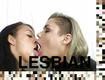 lésbicas, beijando