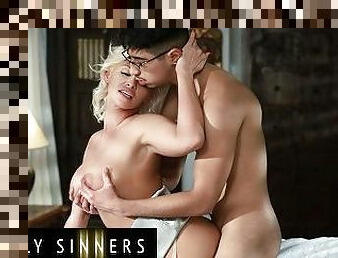 FAMILY SINNERS - Diego Perez Wakes Up His Stepmom Charlie Phoenix To Eat Her Pussy For Breakfast