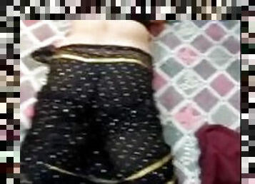 CURVY DESI BHABHI IN BLACK SAREE WITH BIG BUBBLE ASS DEKHTE HI CHOD DIYA