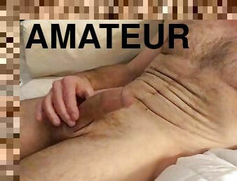 Jerking off naked at home in my bed - tjenner