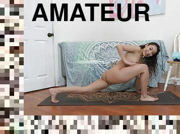 Sarah Lace - big ass solo brunette workout and masturbation on yoga mat