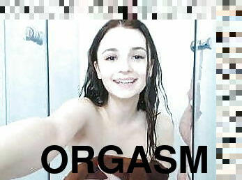 baignade, masturbation, orgasme, chatte-pussy, maigre, doigtage, américaine, serrée, belle, douche