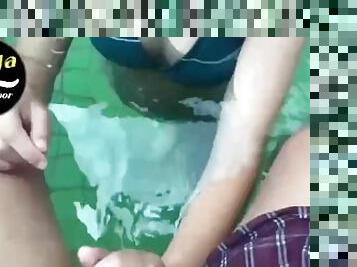 asia, umum, amatir, blowjob-seks-dengan-mengisap-penis, handjob-seks-dengan-tangan-wanita-pada-penis-laki-laki, thailand, kolam-renang, realitas