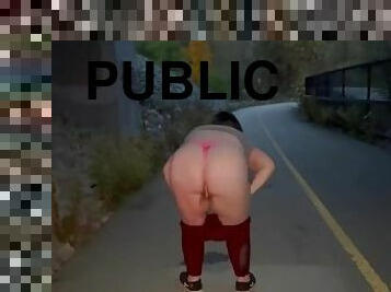 Teen Twerking on public trail
