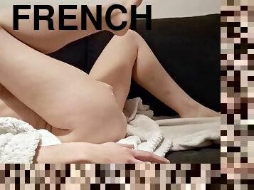 Vends-ta-culotte - Young French amateur naked on the couch masturbating to orgasm