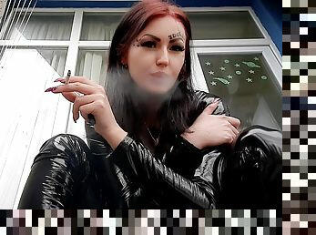 reifen, junge, fetisch, rauchen, herrin, vorherrschaft, brunette, domina