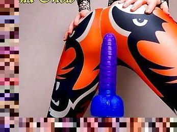 PAWG in spandex leggings wiggles her ass and rides a big ribbed dildo Anna Mole