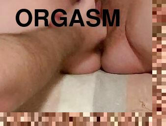 orgasm, gravid, fitta-pussy, kvinnligt-sprut, brudar, fingerknull, slyna, busig, petit, hora-whore