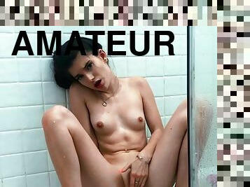 Amateurs 18yo Masturbates In The Shower With 18 Years Old