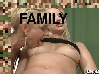His blonde gf involved into family threesome