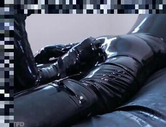 anal, gay, bdsm, sexe-de-groupe, machines, par-voie-orale, fétiche, latex, bondage, lait