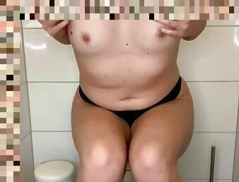 Onlyfans girl got horny at work and stuffed her pussy with her makeup brush