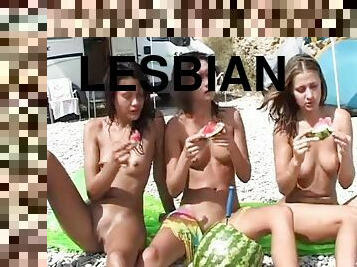 nudisti, vani, lezbejke, mame-koje-bih-jebao, plaža, u-troje, amerikanci, brinete, male-sise