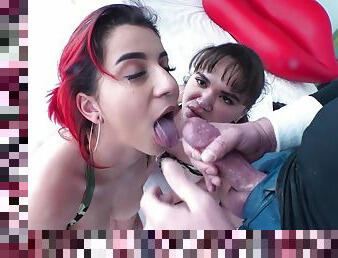 oral-seks, üstüneyüzüne-boşalma, porno-yıldızı, penisin-gırtlağa-kadar-alınması, yutkunma, üç-kişilik-grup, bakış-açısı, meni, esmer-kadın