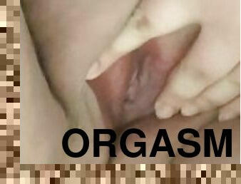 klitoris, tučné, masturbácia, orgazmus, pička, striekanie-squirt, amatérske, teenagerské, bbw, semeno