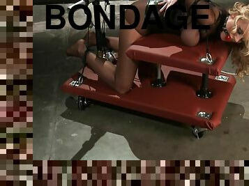 gros-nichons, jouet, bdsm, blonde, bondage, exotique