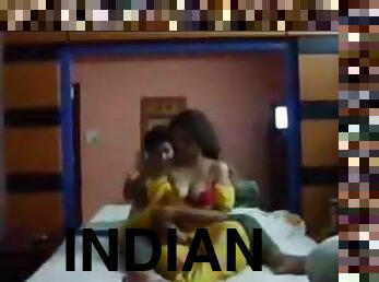 tetas-grandes, indio, besando, hotel