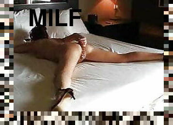 dyakol-masturbation, milf, matandang-babaeng-mahilig-sa-batang-lalake