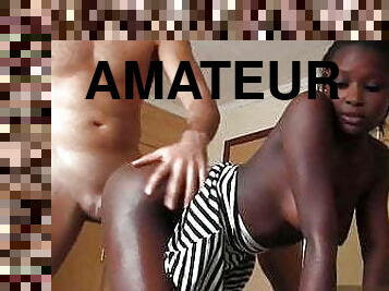 gros-nichons, amateur, énorme-bite, maison, sur-le-visage, ejaculation, blanc, africaine, petits-seins, sucer