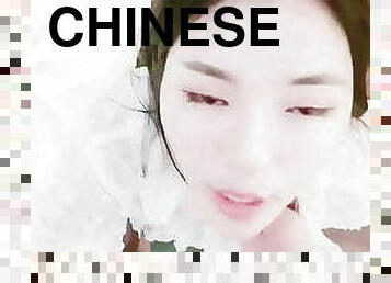 asiatique, fellation, femme-habillée-mec-nu, chinoise, innocent