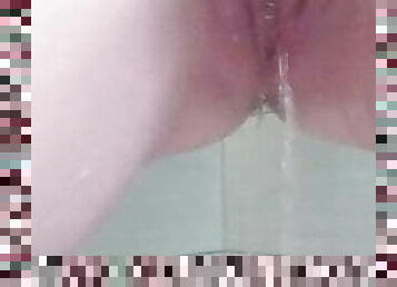 bañando, orgasmo, meando, coño-pussy, squirting, maduro, madurita-caliente, ducha, bisexual