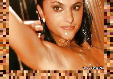 Dancing Sensuous Bollywood Babe Getting Wet