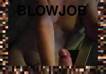 blowjob-seks-dengan-mengisap-penis, pacar-perempuan, merokok, berambut-cokelat