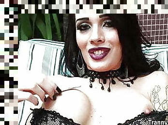 transsexuelle, fellation, ejaculation-sur-le-corps, énorme-bite, lingerie, solo, sucer