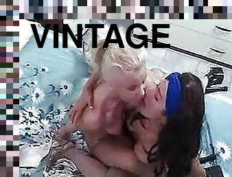 Vintage Lesbians Cunt to Cunt pt3