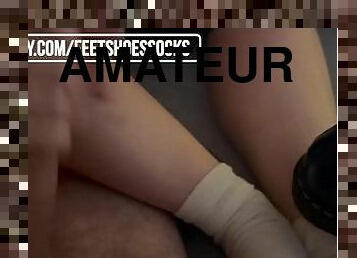 amateur, ejaculation-sur-le-corps, énorme-bite, ados, branlette, pieds, fétiche, branlette-avec-les-pieds, blanc, bite