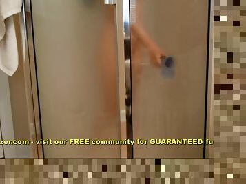 Homemade amateur teen slut fucking toy in the shower