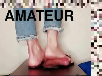 amateur, ejaculation-sur-le-corps, esclave, pieds, fétiche, branlette-avec-les-pieds, domination